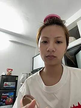 Snapshot of Lil-Gi chatting on 05.26.26 Lil-Gi online show from 05.26.26