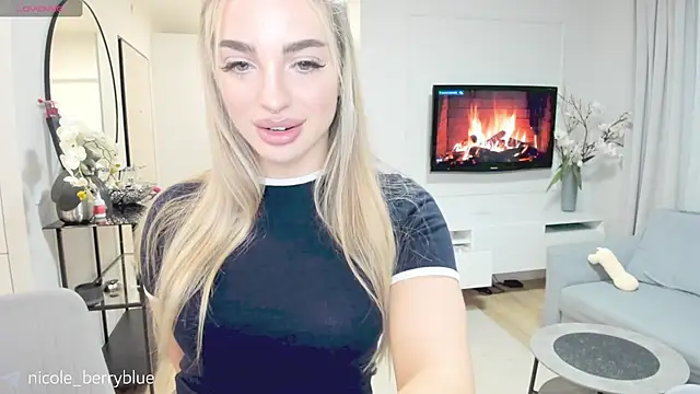 Snapshot of nicole_blueberry chatting on 10.26.25 nicole blueberry online show from 10.26.25