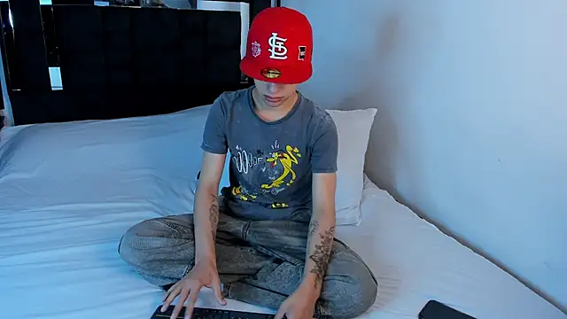 Thiago Divine  online show from 09.09.25