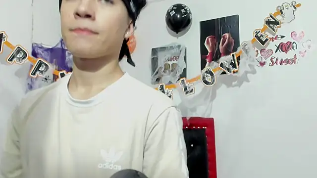 Thiago Divine  online show from 10.18.25