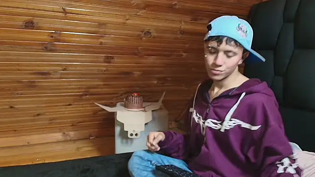 Thiago Divine  online show from 10.30.25