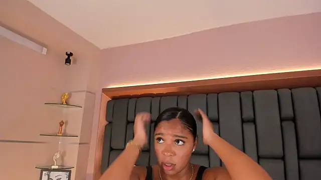 LisaMendez online show from 10.05.25