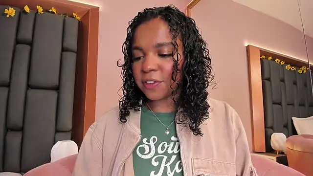 LisaMendez online show from 12.04.25