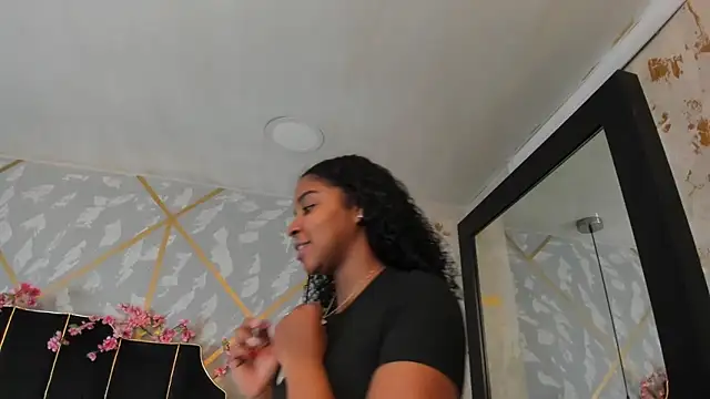 LisaMendez online show from 04.15.26