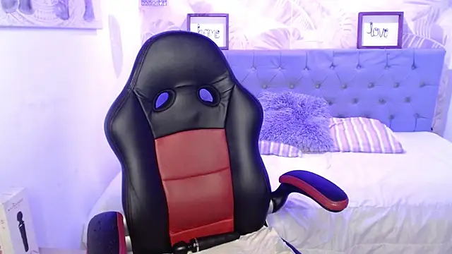 Snapshot of Lily_tk chatting on 11.20.25 Lily tk online show from 11.20.25