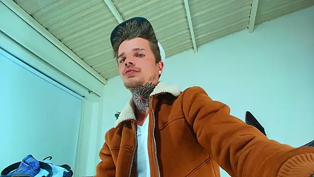 Snapshot of Gold_Loyal77 chatting on 09.09.25 Gold Loyal77 online show from 09.09.25