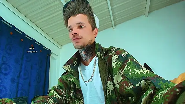 Snapshot of Gold_Loyal77 chatting on 09.14.25 Gold Loyal77 online show from 09.14.25