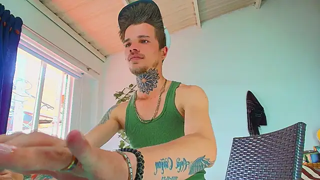 Snapshot of Gold_Loyal77 chatting on 09.16.25 Gold Loyal77 online show from 09.16.25