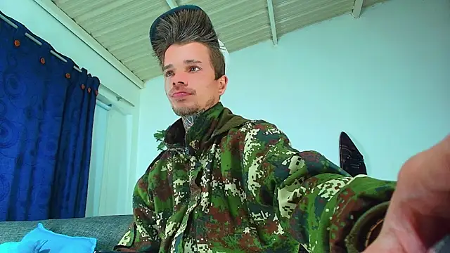 Snapshot of Gold_Loyal77 chatting on 09.17.25 Gold Loyal77 online show from 09.17.25