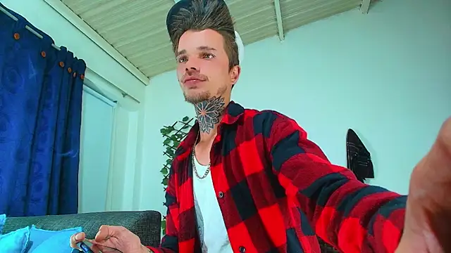 Snapshot of Gold_Loyal77 chatting on 09.18.25 Gold Loyal77 online show from 09.18.25