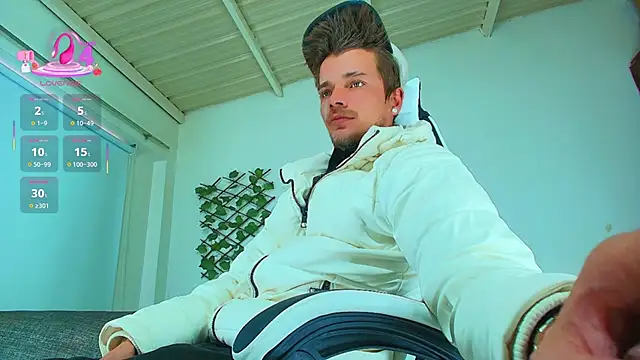 Snapshot of Gold_Loyal77 chatting on 10.03.25 Gold Loyal77 online show from 10.03.25