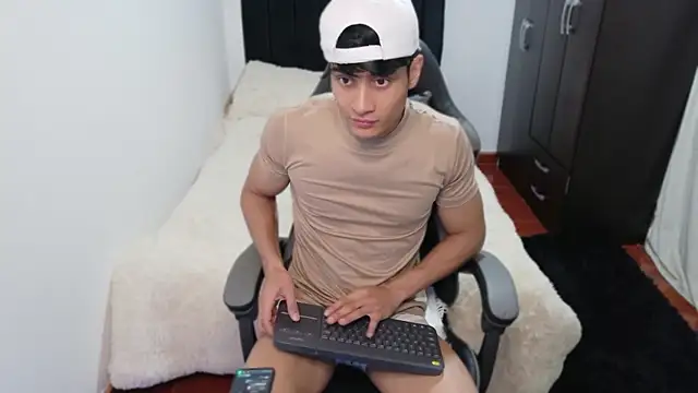 Snapshot of stylish_men chatting on 10.16.25 stylish men online show from 10.16.25