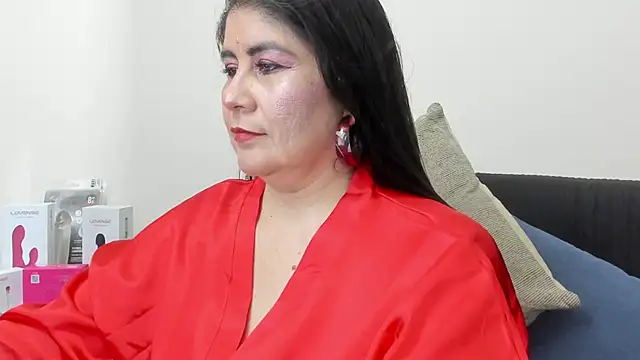 kiraGeiner online show from 11.15.25