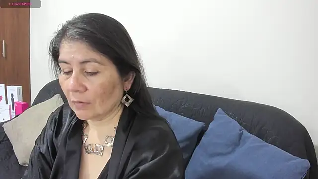 kiraGeiner online show from 11.23.25