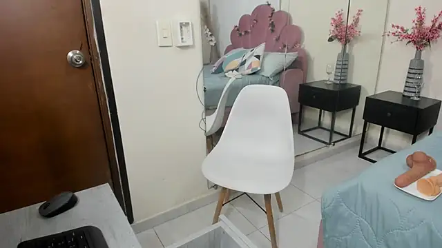 kiraGeiner online show from 03.14.26