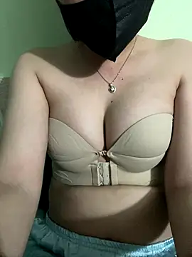 Snapshot of Nanaly99 chatting on 11.22.25 Nanaly99 online show from 11.22.25