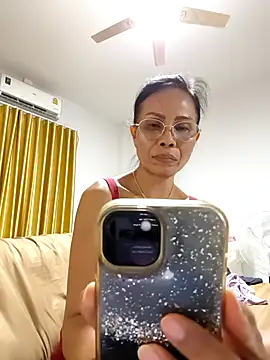 Mama Eva 1 online show from 04.22.26