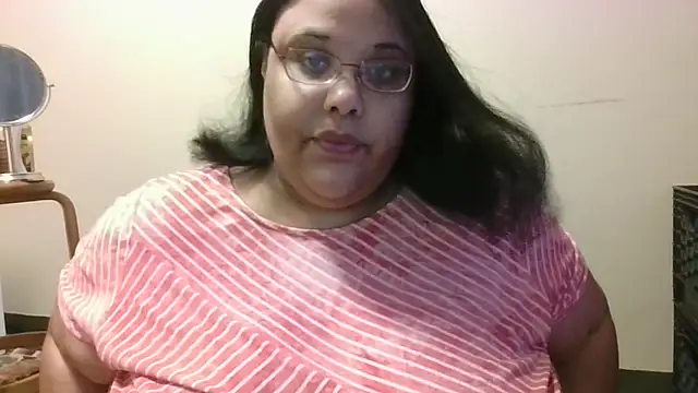 Snapshot of SexyBBW10790 chatting on 10.25.25 SexyBBW10790 online show from 10.25.25