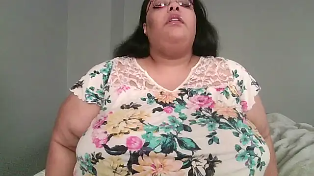 Snapshot of SexyBBW10790 chatting on 04.21.26 SexyBBW10790 online show from 04.21.26