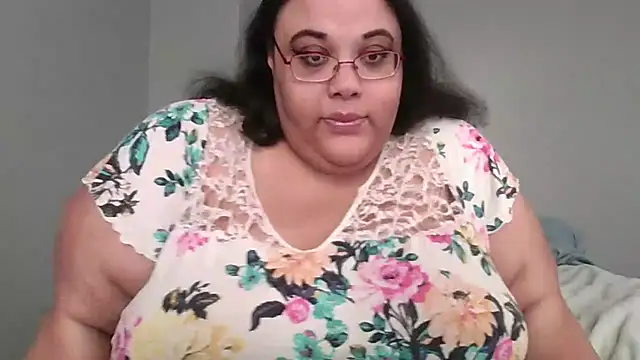 Snapshot of SexyBBW10790 chatting on 04.24.26 SexyBBW10790 online show from 04.24.26