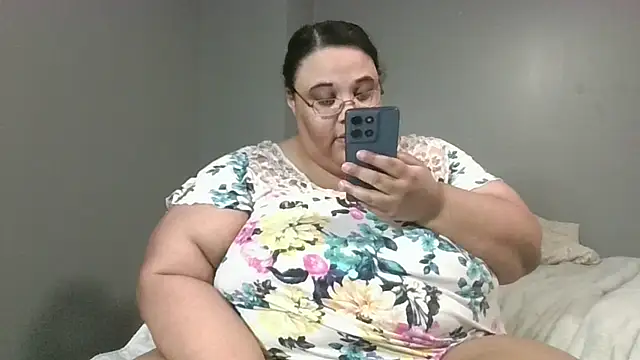 Snapshot of SexyBBW10790 chatting on 04.27.26 SexyBBW10790 online show from 04.27.26