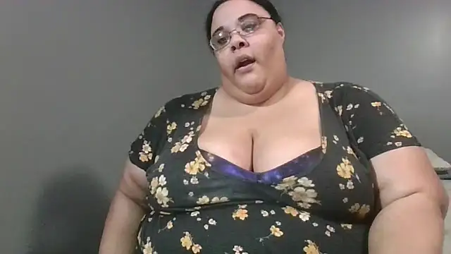 Snapshot of SexyBBW10790 chatting on 04.29.26 SexyBBW10790 online show from 04.29.26
