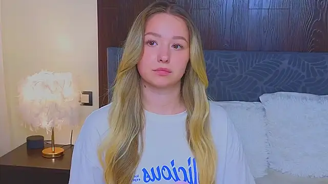 Snapshot of LeeAmy chatting on 09.28.25 LeeAmy online show from 09.28.25