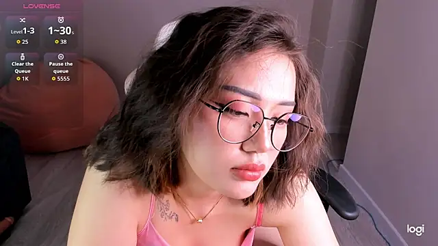 Snapshot of Momo_Ayase_ chatting on 09.22.25 Momo Ayase online show from 09.22.25