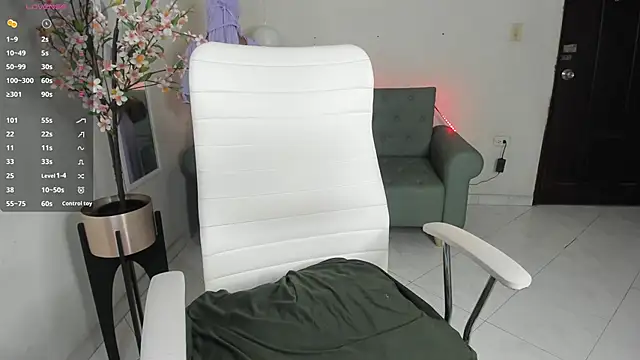 Snapshot of leila_whisper chatting on 10.01.25 leila whisper online show from 10.01.25