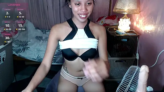 Snapshot of kourtneyluv_ chatting on 06.15.26 kourtneyluv online show from 06.15.26