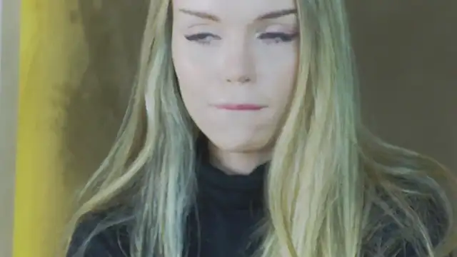Snapshot of MarilynNova chatting on 04.29.26 MarilynNova online show from 04.29.26