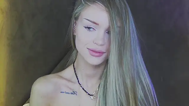 Snapshot of MarilynNova chatting on 05.10.26 MarilynNova online show from 05.10.26