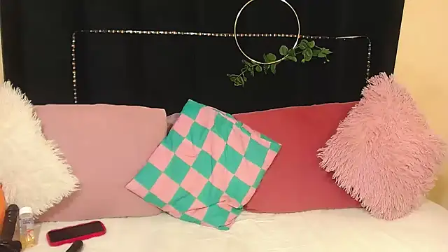 AmazingDarkDoll online show from 11.23.25