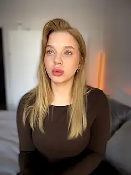 LilyFlamee online show from 03.14.26