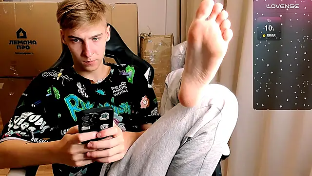 Snapshot of MrSexyCum4U chatting on 11.24.25 MrSexyCum4U online show from 11.24.25