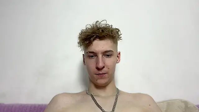 Snapshot of MrSexyCum4U chatting on 02.12.26 MrSexyCum4U online show from 02.12.26