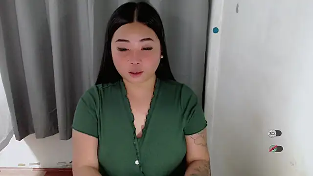 Snapshot of Yhana_Slut chatting on 09.14.25 Yhana Slut online show from 09.14.25