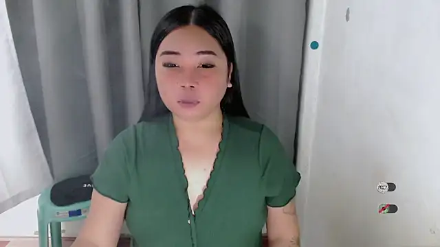 Snapshot of Yhana_Slut chatting on 09.17.25 Yhana Slut online show from 09.17.25