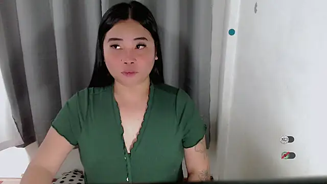 Snapshot of Yhana_Slut chatting on 09.24.25 Yhana Slut online show from 09.24.25