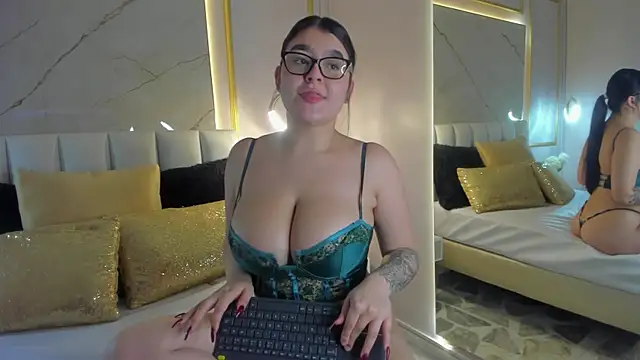 Snapshot of VioletaMaddox chatting on 01.06.26 VioletaMaddox online show from 01.06.26