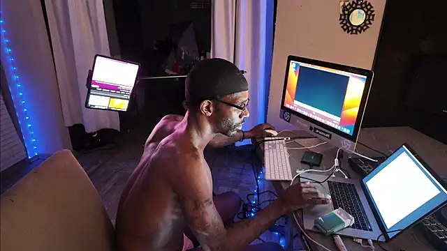 Triggerhappycj100 online show from 03.22.26