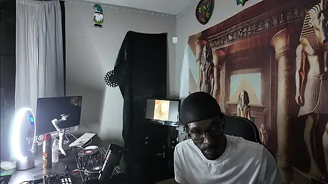 Triggerhappycj100 online show from 03.30.26