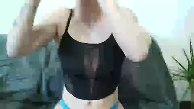 Snapshot of Clarahotgirl24 chatting on 04.05.26 Clarahotgirl24 online show from 04.05.26