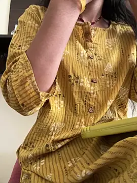 Snapshot of modelnishu chatting on 02.15.26 modelnishu online show from 02.15.26