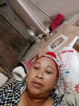 Snapshot of Mamapm20 chatting on 10.11.25 Mamapm20 online show from 10.11.25