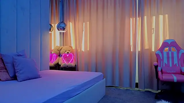 Reina Cummings online show from 10.30.25