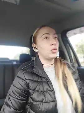 Reina Cummings online show from 04.17.26