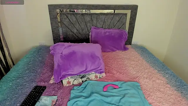 Laurasofia01 online show from 04.18.26