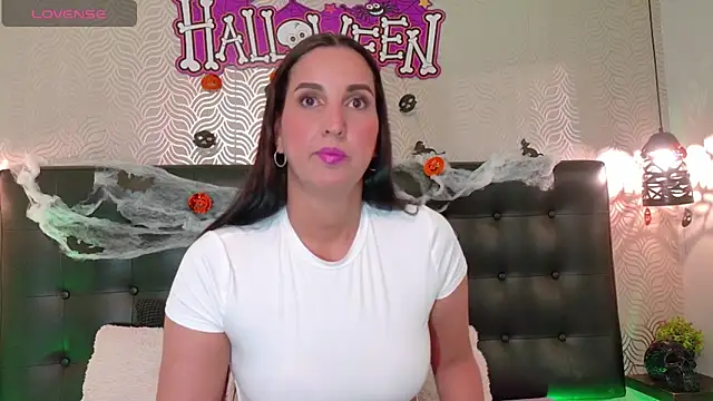 Snapshot of Sharonevanss_ chatting on 10.10.25 Sharonevanss  online show from 10.10.25
