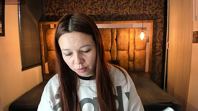 Isa Thompson   online show from 01.12.26